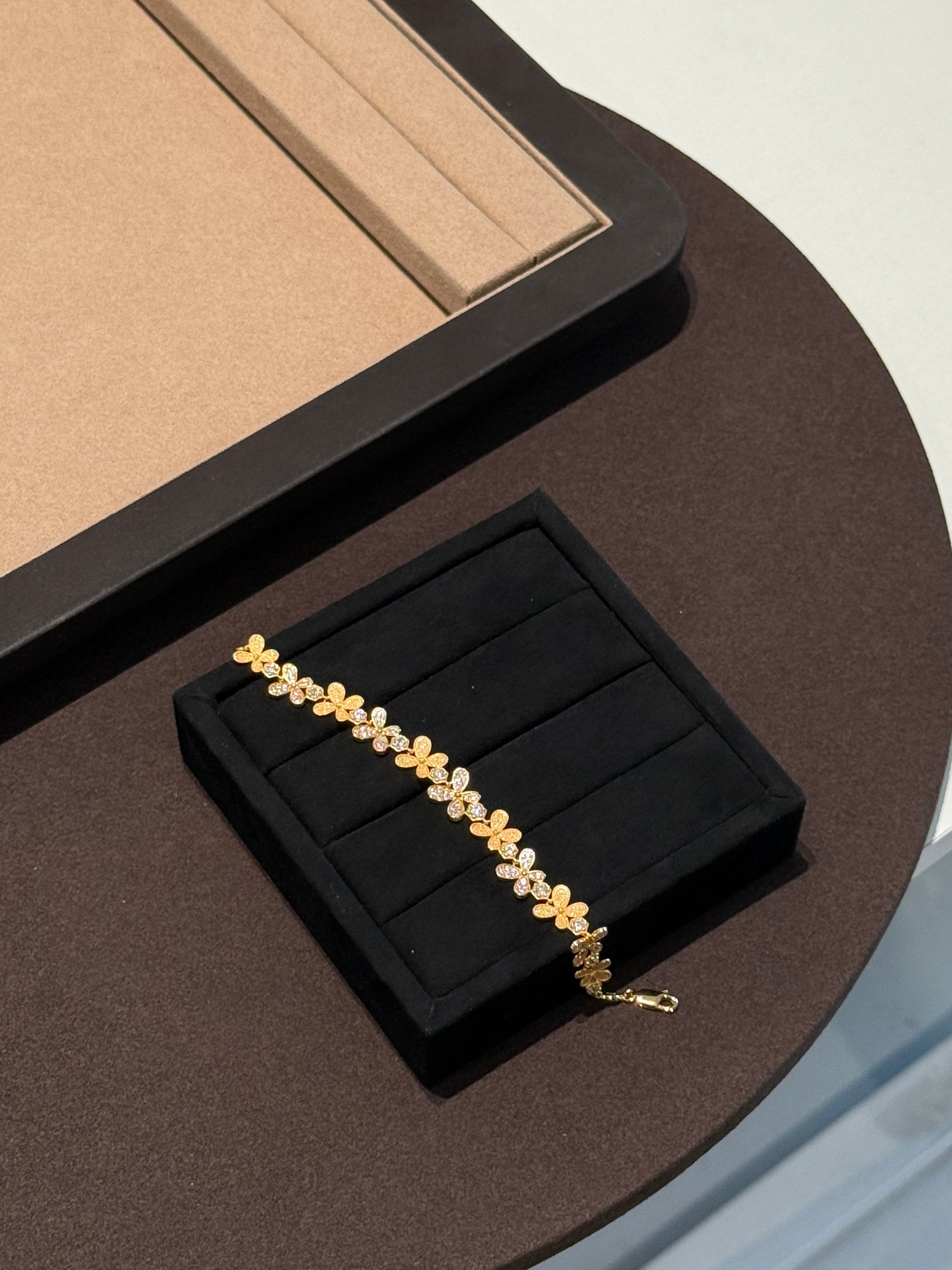 Floral Shine Bracelet